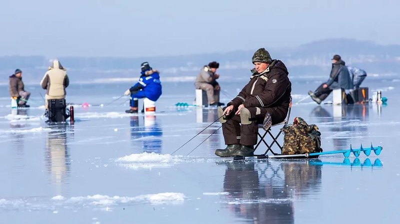 Ice fishing demo, ice fishing